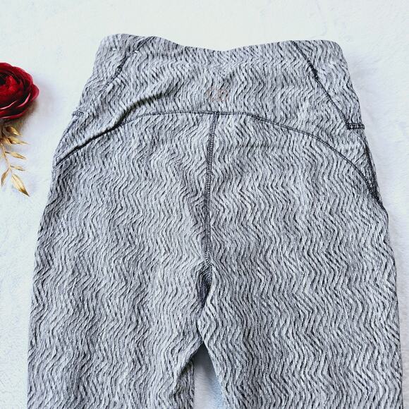 CALIA Carrie Underwood Black White Gray Workout Yoga Textured Leggings Small - Picture 6 of 11